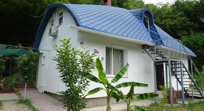 Chalet Guest house — Hotel in Poselok Betta