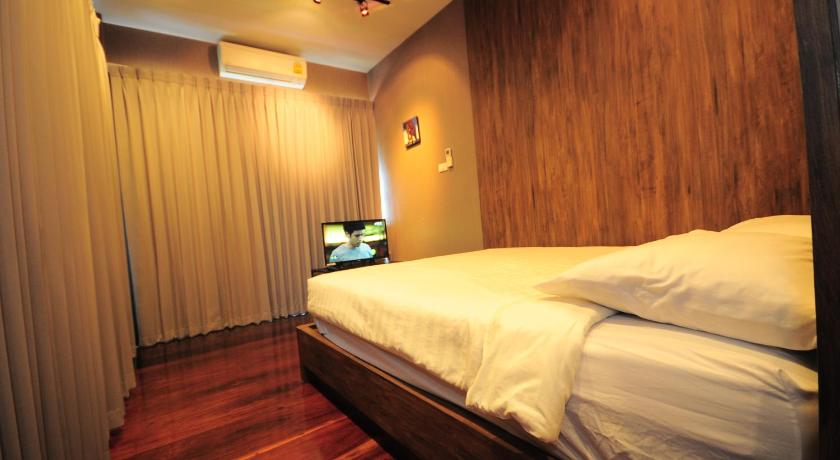 Image of Deluxe Queen Room 11