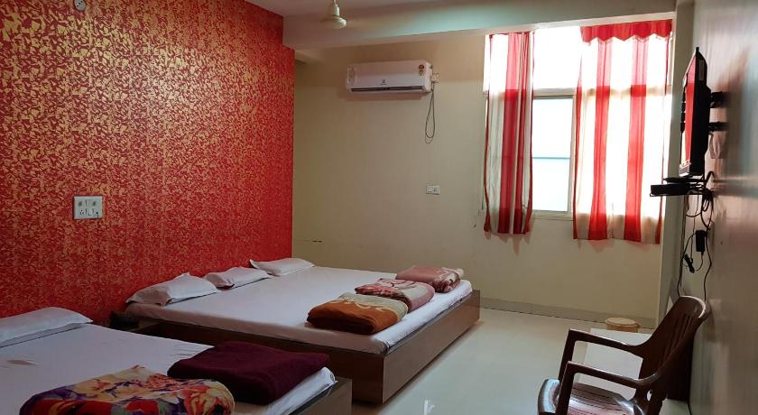 オムカレシュワル Shri Radhe Krishna Hotel 3つ星 ホテル 外観