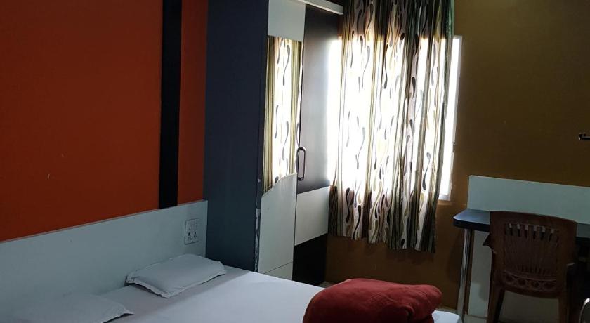 オムカレシュワル Shri Radhe Krishna Hotel 3つ星 ホテル 客室