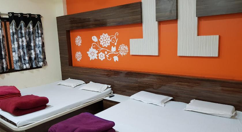 オムカレシュワル Shri Radhe Krishna Hotel 3つ星 ホテル 外観