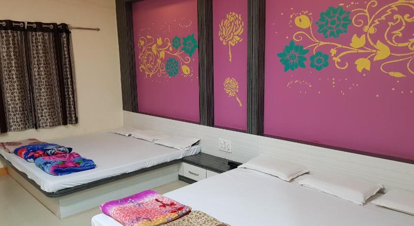 オムカレシュワル Shri Radhe Krishna Hotel 3つ星 ホテル スイート