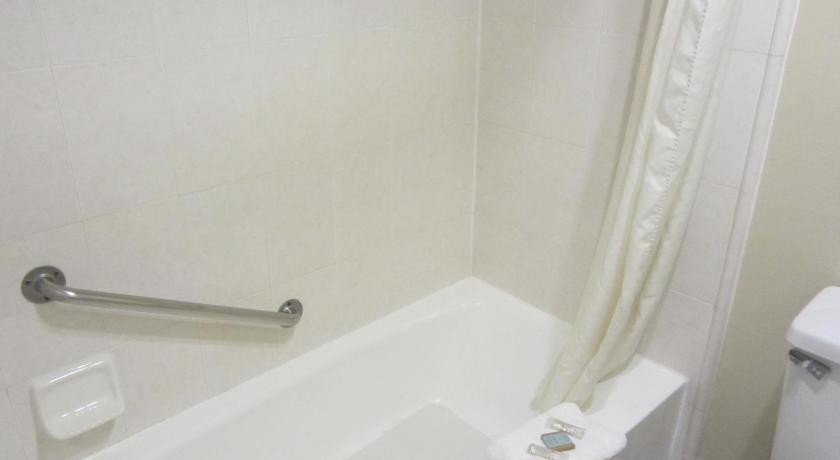 Travelodge Inn & Suites by Wyndham Anaheim on Disneyland Dr photo