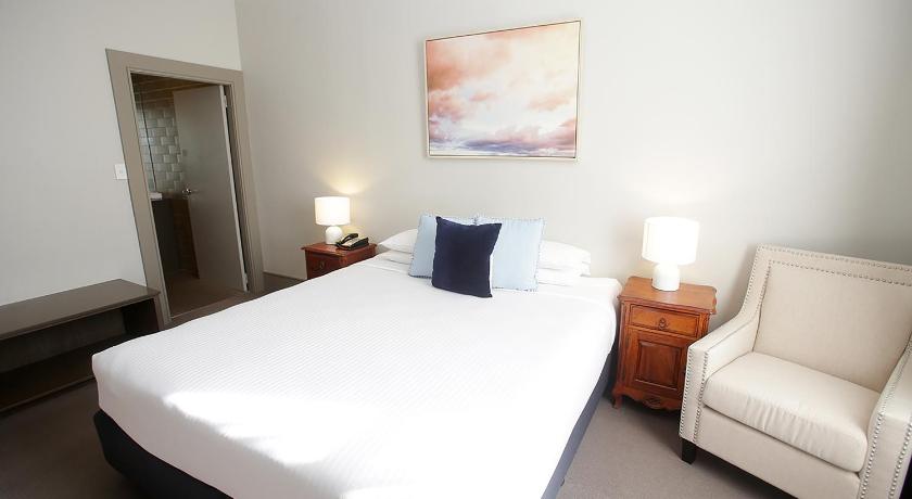 Image of Queen Room 0
