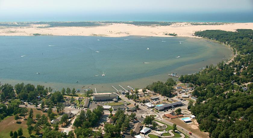 Silver sands resort — Hotel in Mears (MI)