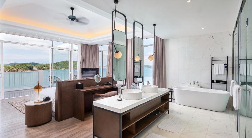 Image of 4 Bedrooms Ocean Villa With Private Pool 2