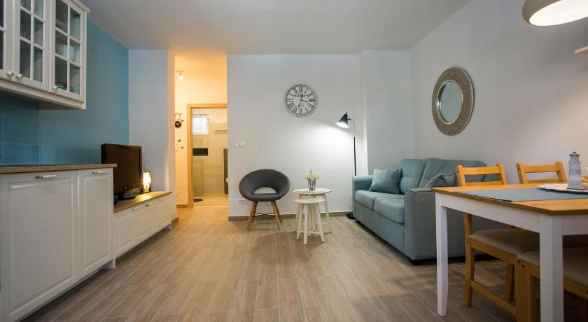 Cozy Coastal Apartment Gama Split Agoda Com