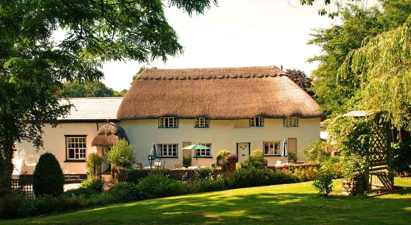 Best places to stay in Devon (Location & Accommodation Guide)
