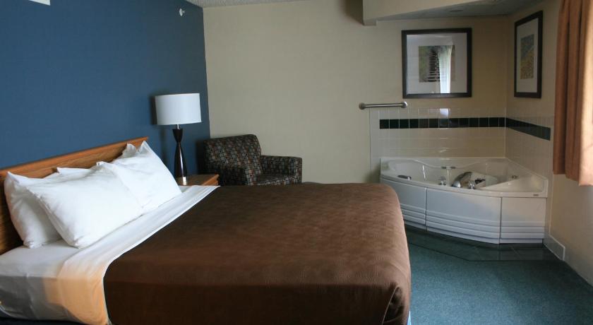 AmericInn by Wyndham Sturgeon Bay