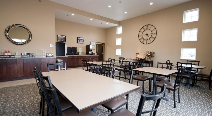 Cornerstone Inn & Suites Oelwein photo