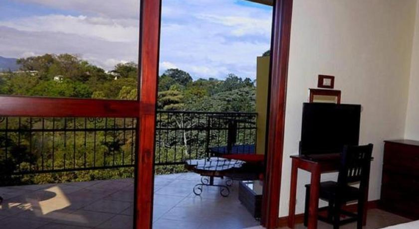 Image of Deluxe Double Room with Balcony 2