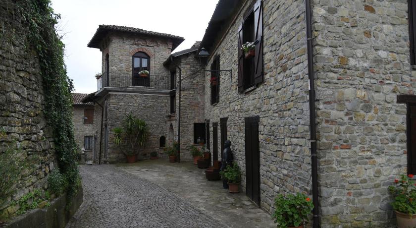 Il borgo — Hotel in Montabone