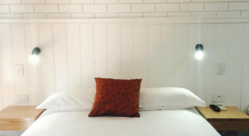 Gin Gin Village Motor Inn Motel photo