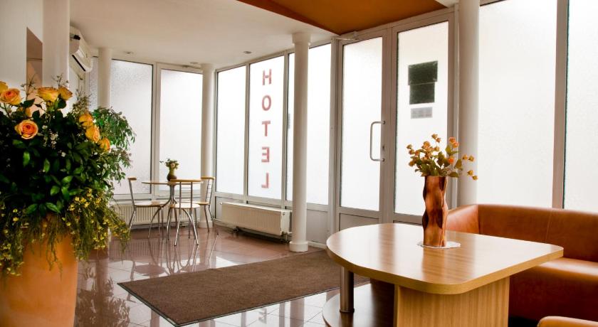 Hotel Est photo