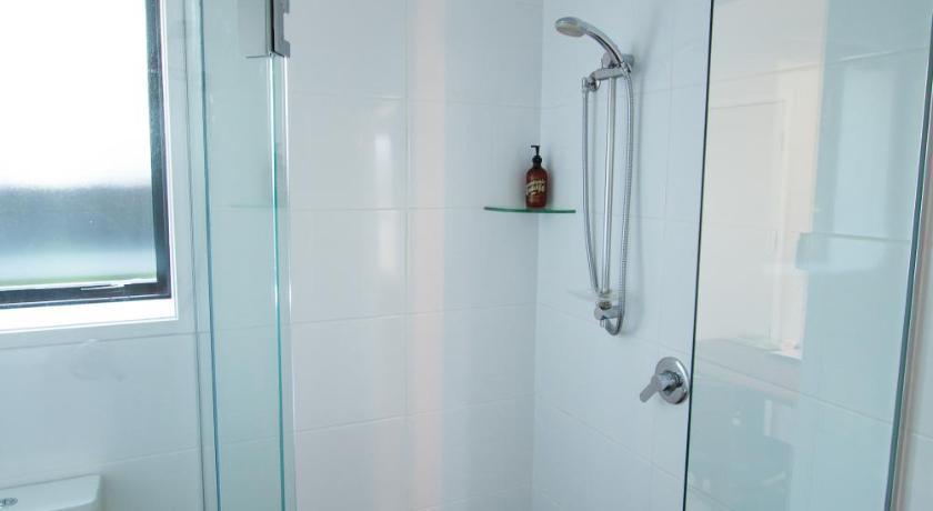 Image of Standard Studio with Two Single Beds 5