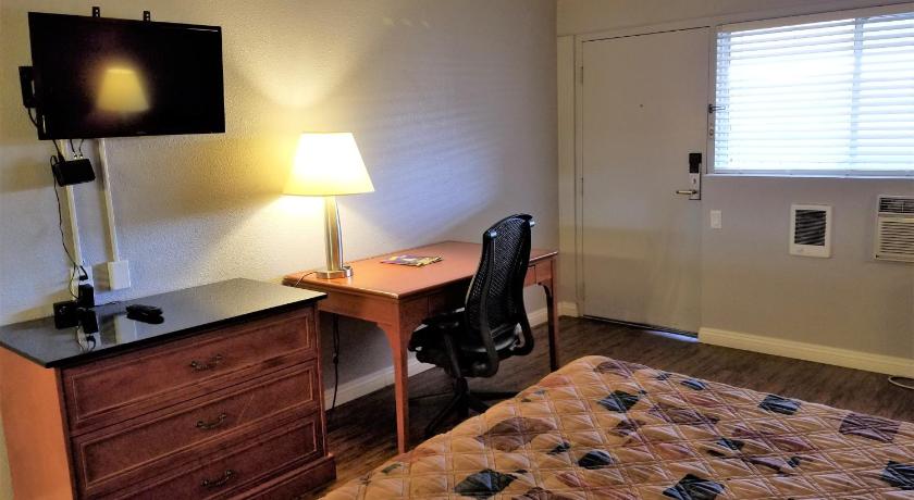 Santa Fe Inn - Pueblo photo
