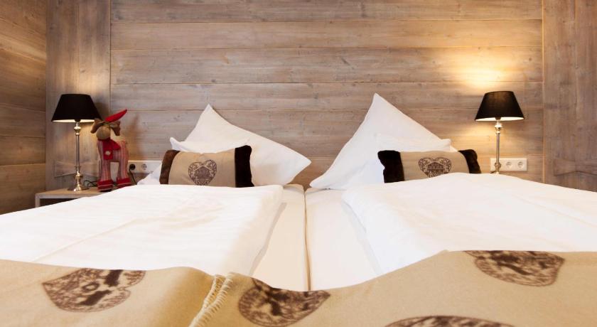 Image of Family Room 8