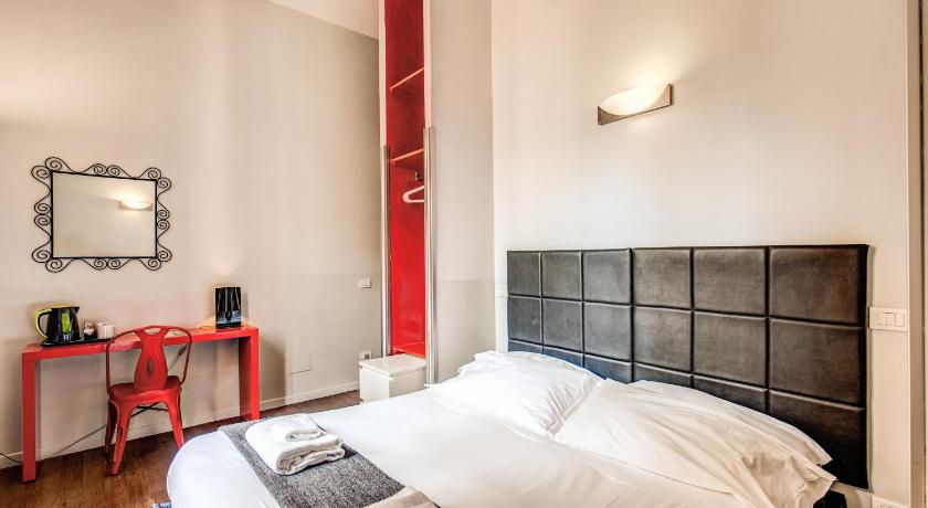 a bedroom with a bed and a dresser, Wrh Termini in Rome