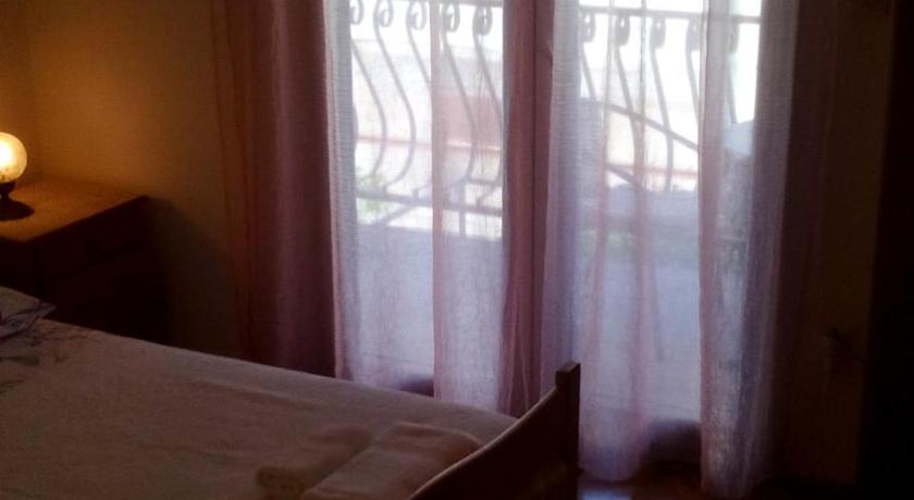 Studio with balcony — Hotel in Jelsa