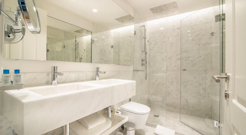 Image of Deluxe City View Double or Twin Room 2
