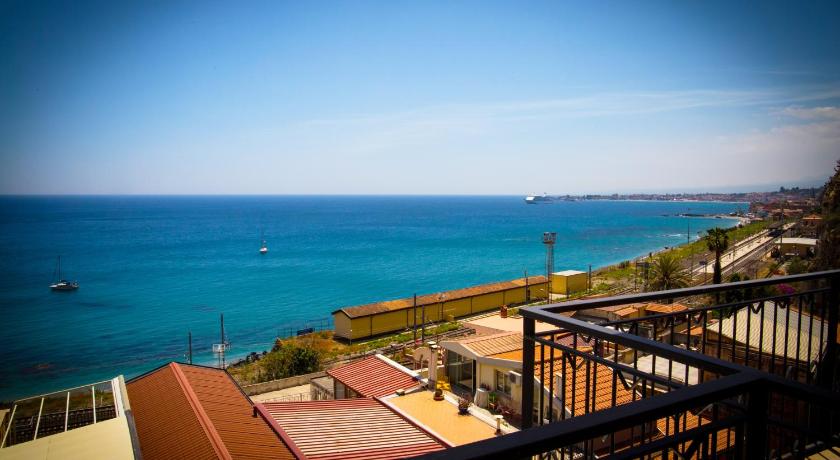 Szoba 2 külön ággyal - a tengerre nyíló kilátással (Twin Room with Sea View) fotója 3