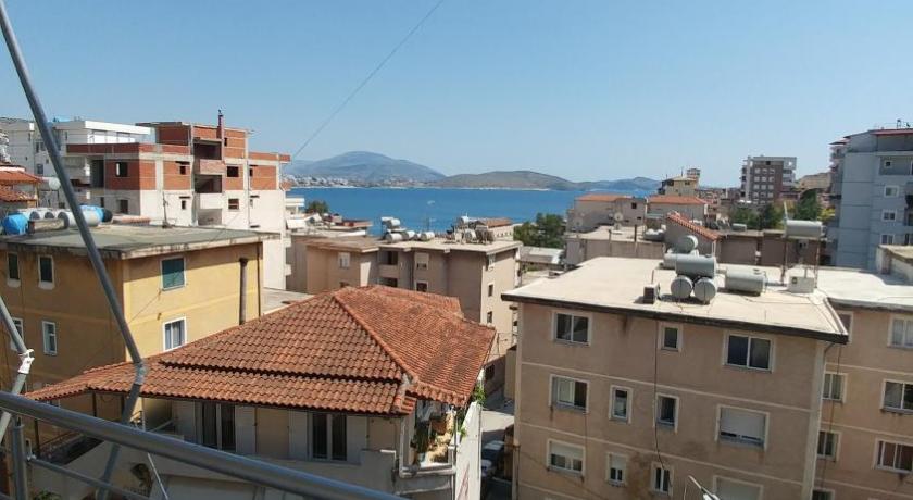Mona`s Hostel — Hotel in Saranda