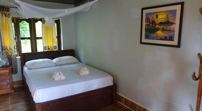 Image of Fan Room with Shared Bathroom 0