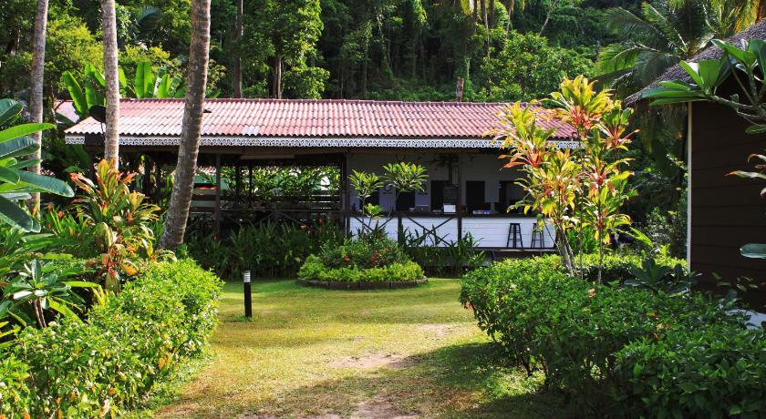 a green and white house with trees and bushes, 1511 Coconut Grove in Tioman Island