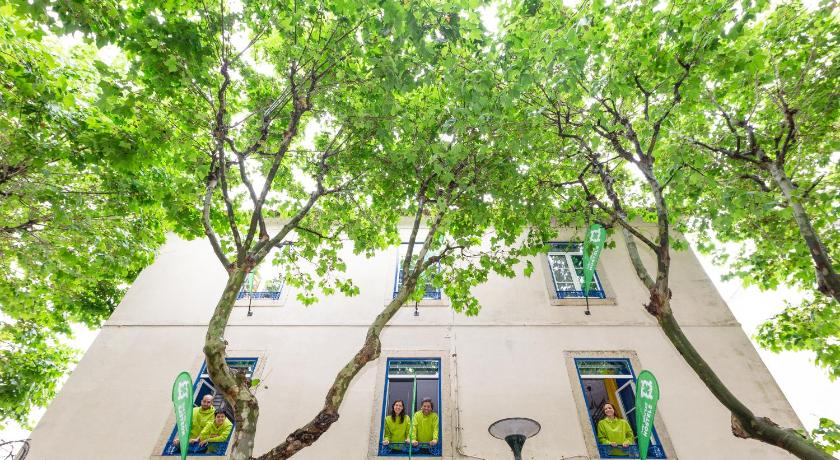 Cascais Help Yourself Hostels - Parede 2-Star Hotel restaurant