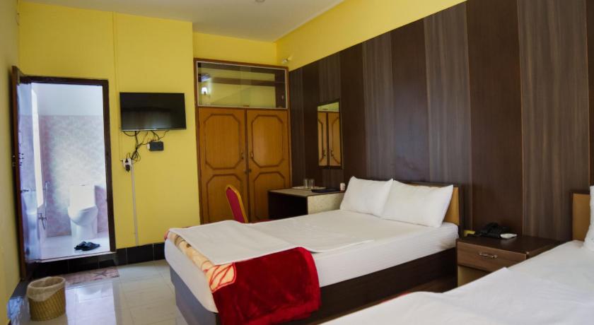 Deluxe Double Room with Bath, Galaxy Guest House in Siddharthanagar
