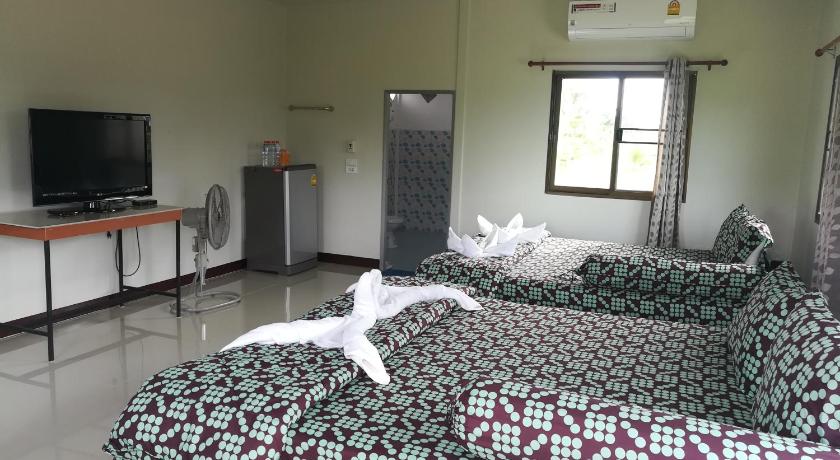 Image of Family Room with Lake View 7