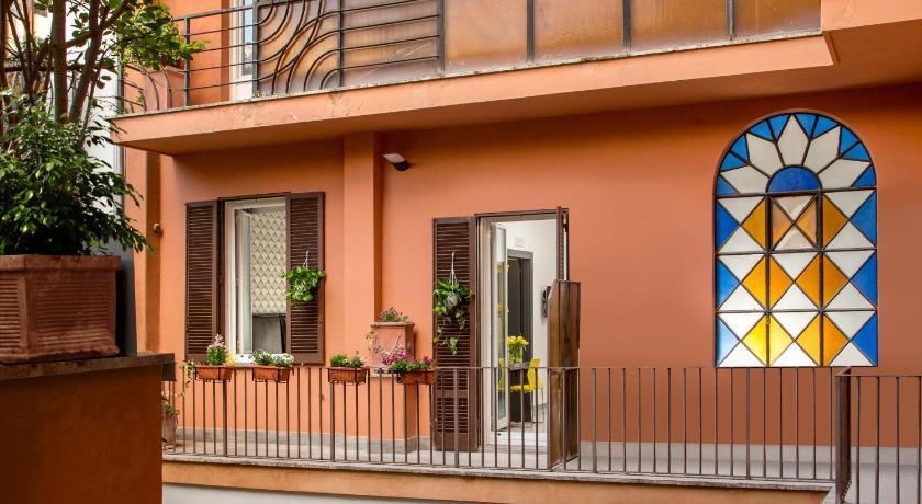 GCF Luxury Suites, Guest house photo