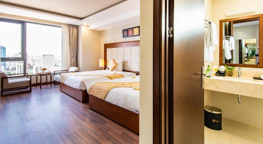 Image of Family Deluxe 4