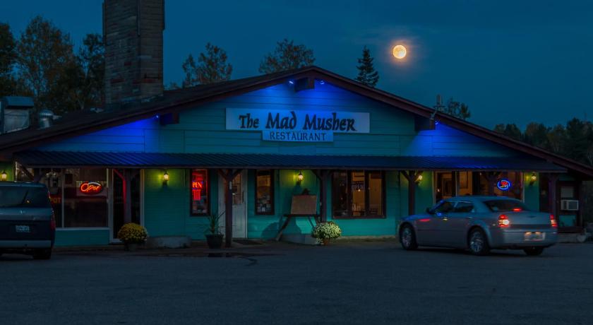 The Mad Musher - Hostel — Hotel in South Algonquin (ON)