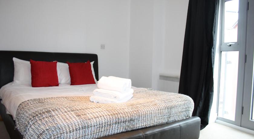 Book Quarter Short Lets Bristol Harbourside 2 Bed