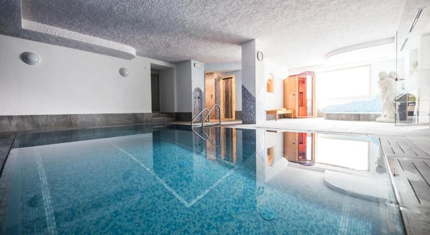 Hotel Burgaunerhof photo