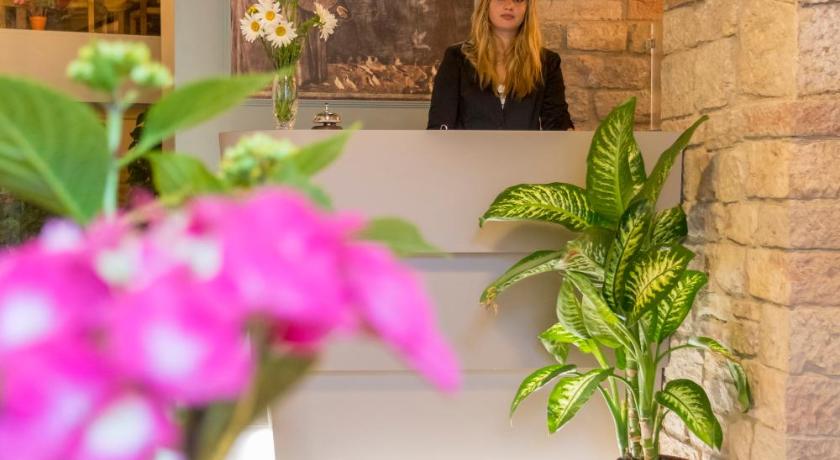 アッシジ Hotel Il Duomo 3つ星 ホテル プール