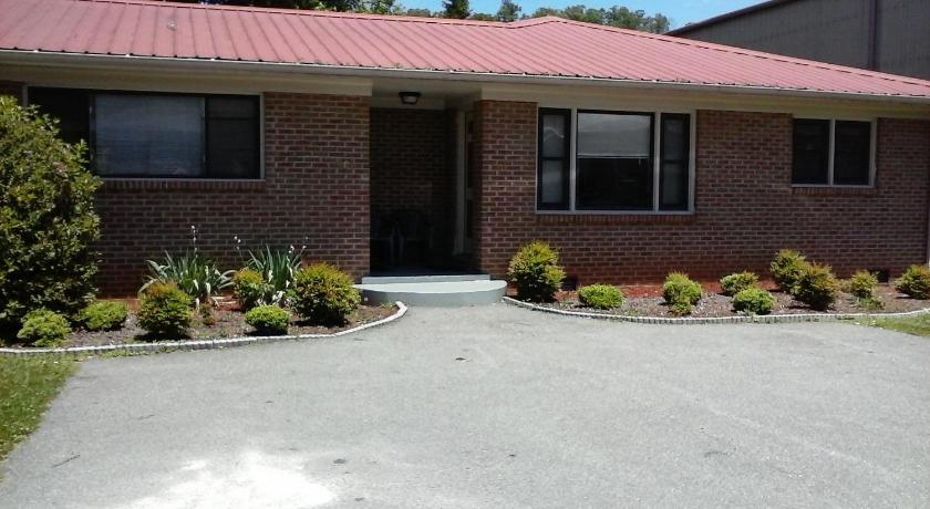 Phillips Historic Motel & Cottages photo