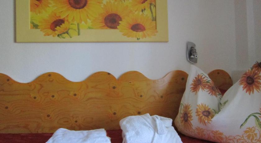 Image of Quadruple Room with Bathroom 6