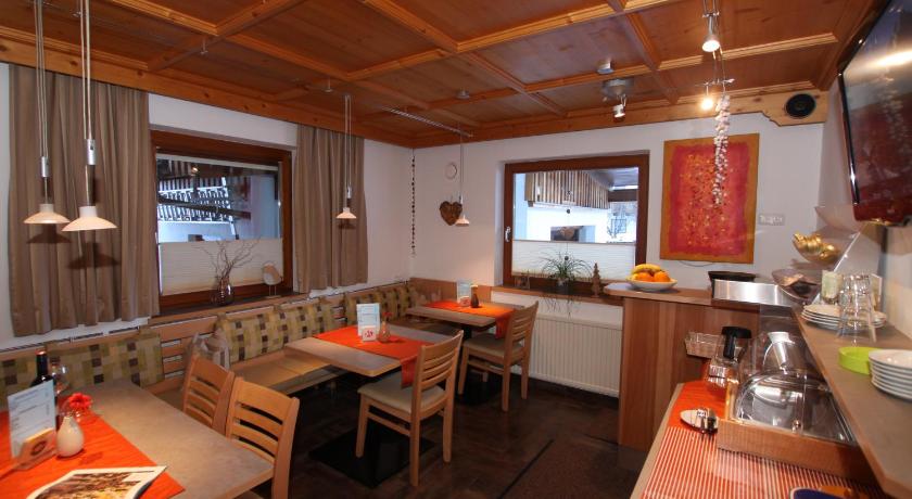 Gastehaus Alpina photo