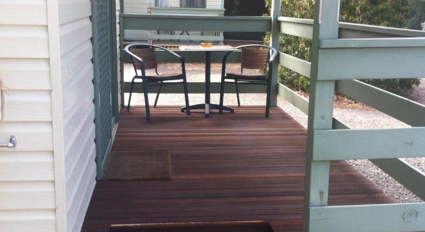 Golden Country Motel and Caravan Park photo