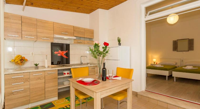 Studio Leon-Sara — Hotel in Split