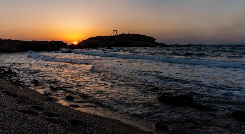 Portara Seaside Luxury Suites — Hotel in Naxos Island