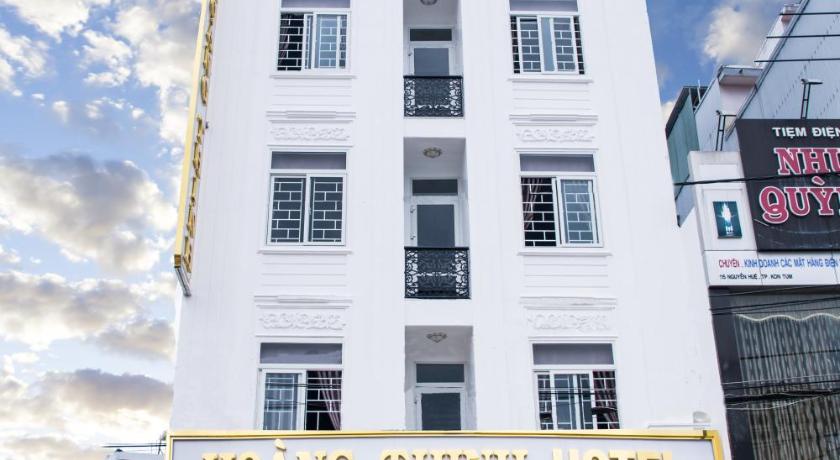 a large building with a clock on the front of it, Hoang Thinh Hotel in Kon Tum