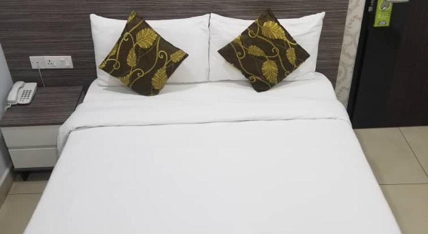 Image of Deluxe Queen Room 8