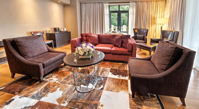 Image of 1 King Junior Suite River View 1