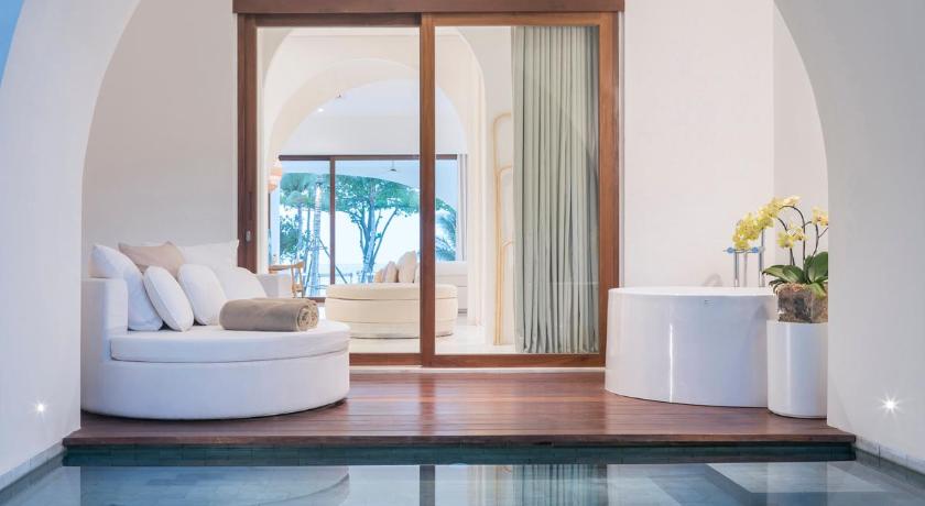 Image of Oceanfront Garden Pool Suite 3