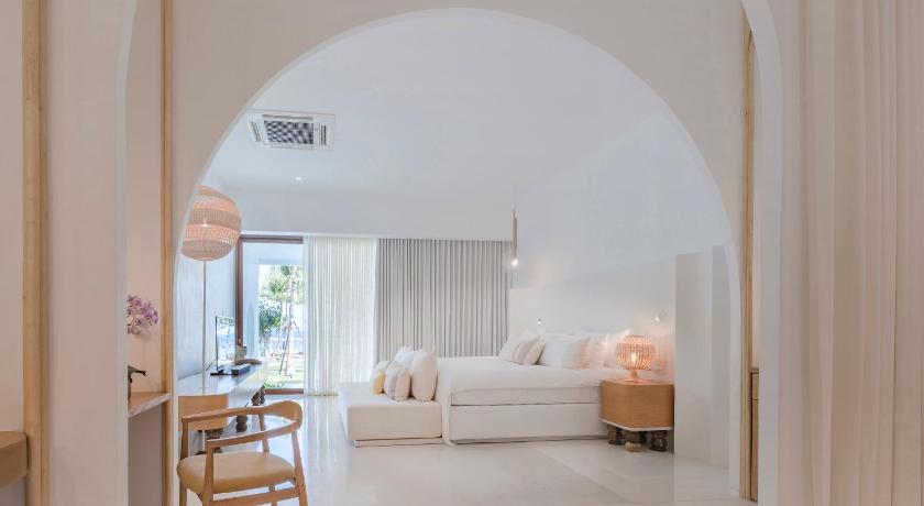 Image of Oceanfront Garden Pool Suite 1