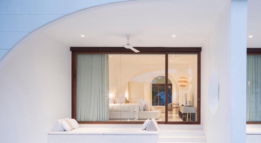 Image of Oceanfront Garden Pool Suite 13