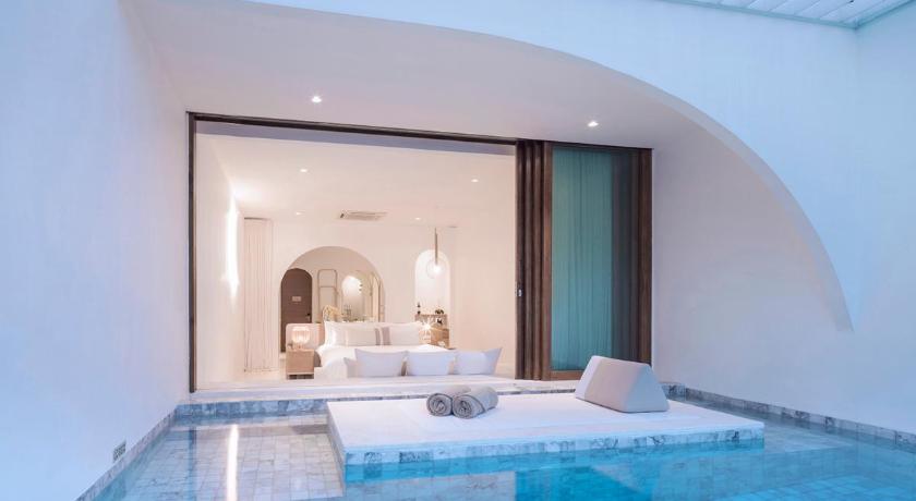 Image of Oceanfront Balcony Pool Suite 12